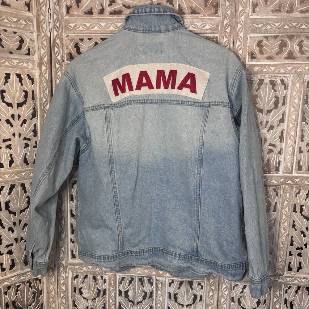 Women’s Isabel “Mama” Light Blue Wash Jean Jacket size Large Lots of Pockets